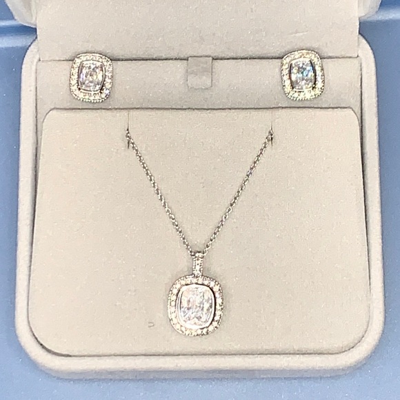 Gorgeous Cubic and Silver 2pc set - Picture 1 of 4